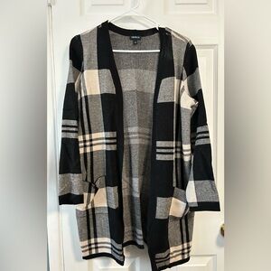 Torrid Black & White Plaid Cardigan Size 10/L